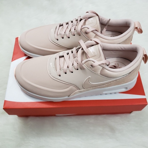 ❌SOLD❌Womens Nike Air Max Thea Premium - Picture 2 of 8